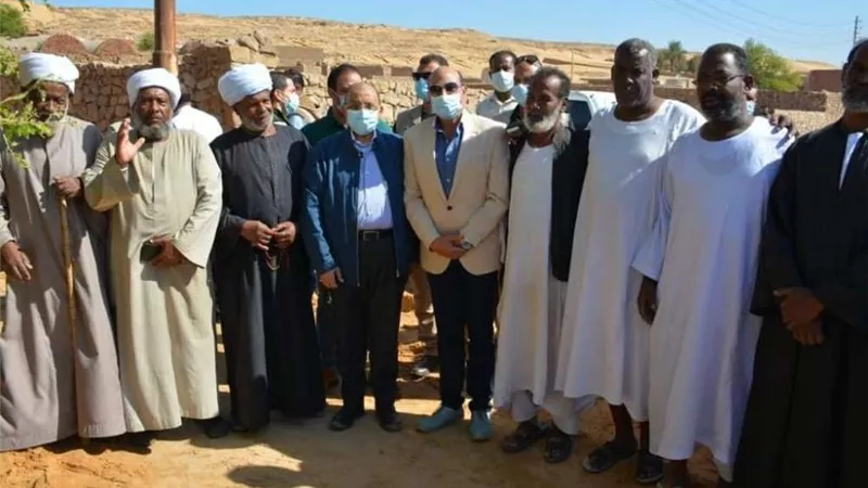 وزير التنمية المحلية ينقل رسائل السيسي ومدبولي للمتضررين بأسوان