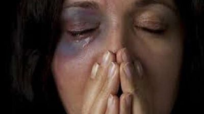في يومهم العالمي.. كيف تواجه الحكومة قضية العنف ضد المرأة