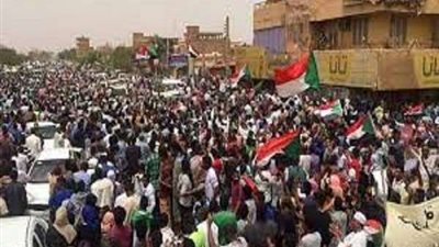 الشرطة السودانية تطلق غاز مسيل للدموع على المتظاهرين