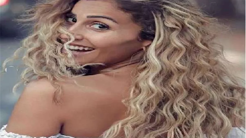 لهذا السبب.. مصطفى قمر يخطف دينا الشربيني عند 