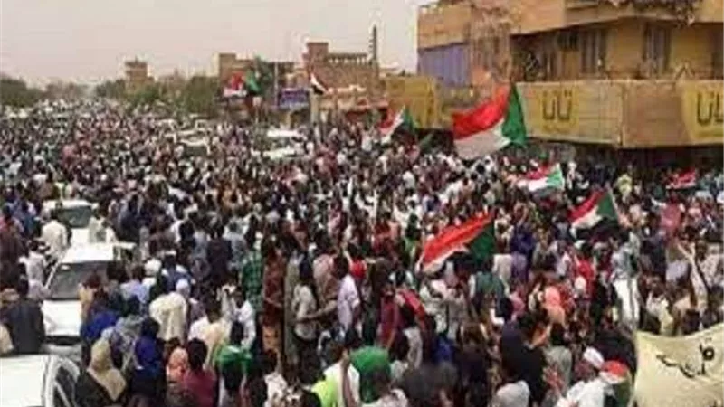 الشرطة السودانية تطلق غاز مسيل للدموع على المتظاهرين
