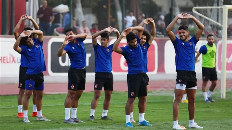 قمصان يقود تدريبات الغائبين عن رحلة الأهلي لتونس