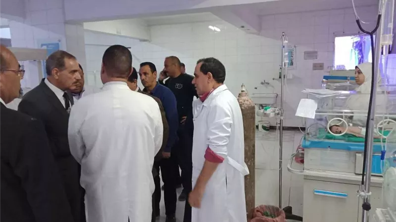 محافظ أسيوط في جولة مفاجئة داخل مستشفى ديروط