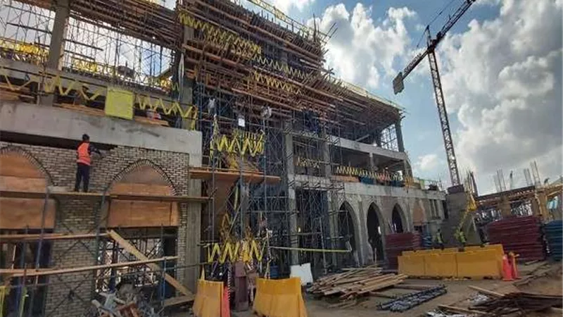 جولة تفقدية لـ مسئولي الإسكان بمشروع تطوير سور مجرى العيون