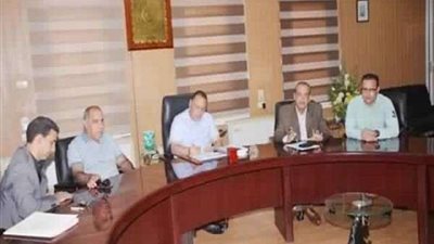 محافظ الشرقية يُكرم المتميزين في العمل بمنحهم شهادات تقدير