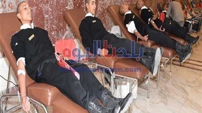 إنقاذ فتاة بعد سقوط سيارتها في أعمال حفر بالمعادي