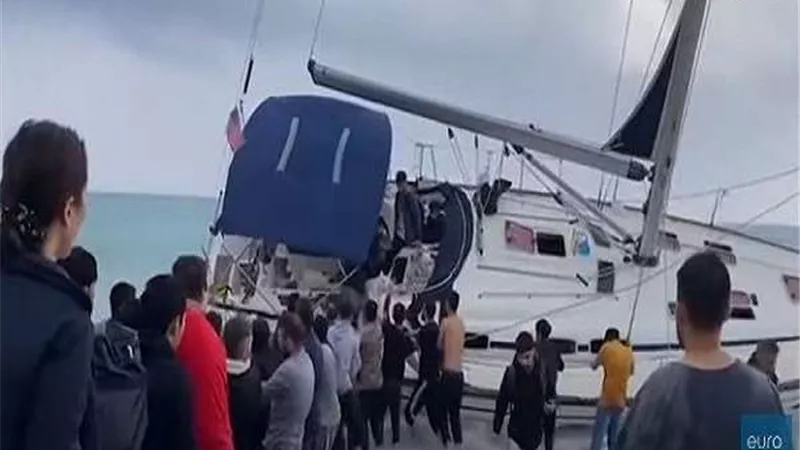 طريقة جديدة للهجرة غير الشرعية بمراكب فاخرة.. فيديو