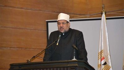 وزير الأوقاف يكلف بالاستفادة من الطاقة الشمسية في المساجد
