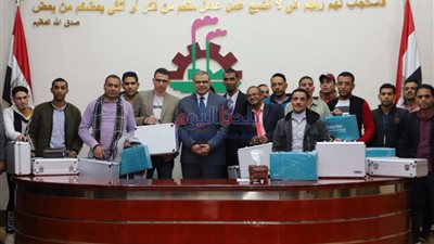 وزير القوى العاملة يكرم المتفوقين في دورات التدريب المتنقلة