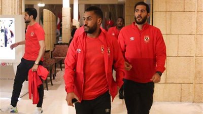 لاعبي الأهلي يتوجهون لملعب رادس استعداداَ لموقعة النجم الساحلي (صور وفيديو)