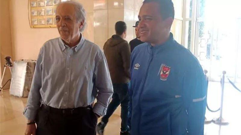 سامي قمصان يصل تونس للتواجد مع بعثة الأهلي