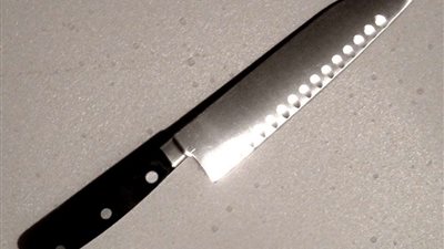 طالب يشرع في قتل زميله بسبب 