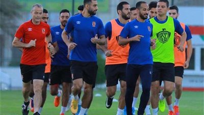 بينكيل يضع برنامج استشفائي للاعبي الأهلي المشاركين في مباراة النجم