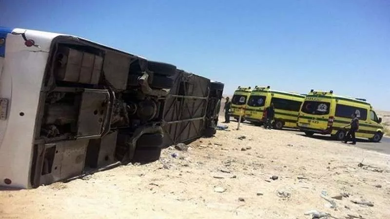 اصابة 25 شخص في حادث انقلاب اتوبيس في الكيلو 45 اتجاه السخنة