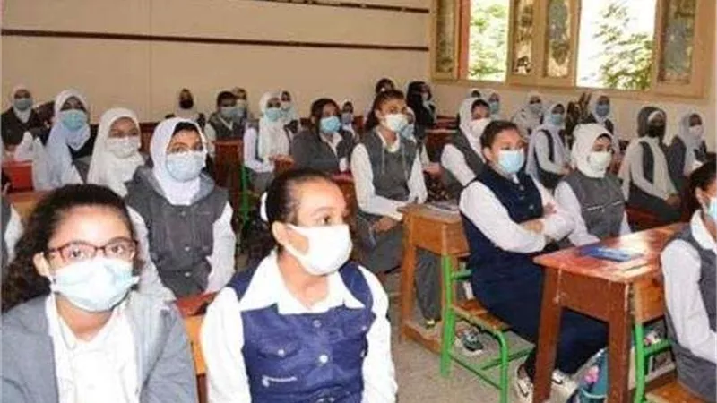 هل سيتم غلق المدارس بعد انتشار متحور كورونا الجديد..  مسؤول يجيب
