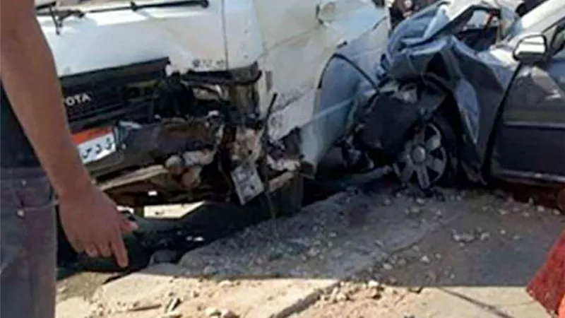 إصابة شخصين إثر تصادم سيارتين بمنطقة بين الجبلين في حلوان