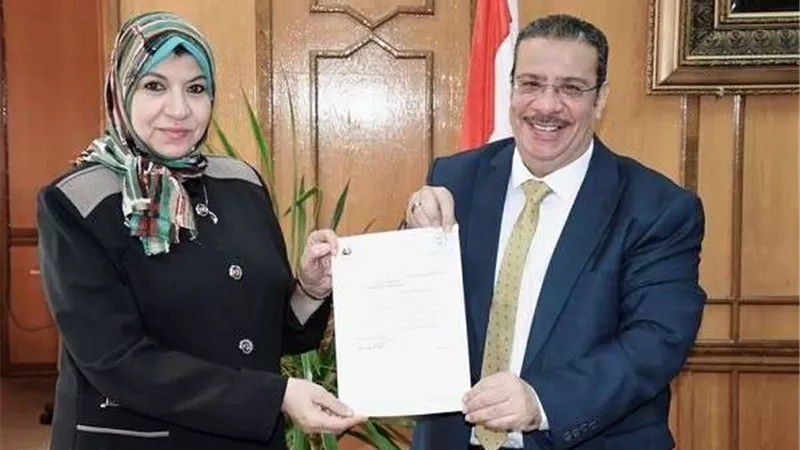 رئيس جامعة قناة السويس يجدد الثقة في أمين الجامعة المساعد