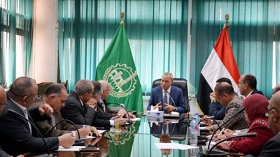 محافظ القليوبية يشكل لجنة لإنقاذ بنها من العشوائيات والمرور