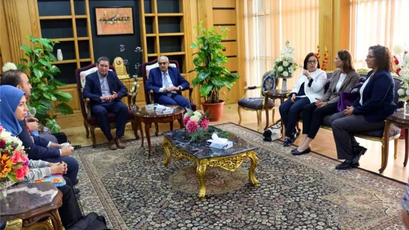 ندوة بجامعة المنصورة عن المنح المقدمة من جامعات أجنبية