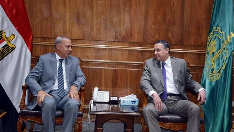 وفد جامعة بنها يقدم التهنئة لمحافظ القليوبية الجديد
