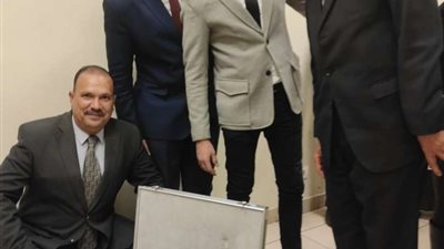 مطار القاهرة يستقبل النسخة الأصلية لكأس أمم إفريقيا (صور)