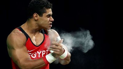 عقب قرار المحكمة الرياضية الدولية.. محمد إيهاب لاعب رفع الأثقال يعلن اعتزاله اللعب