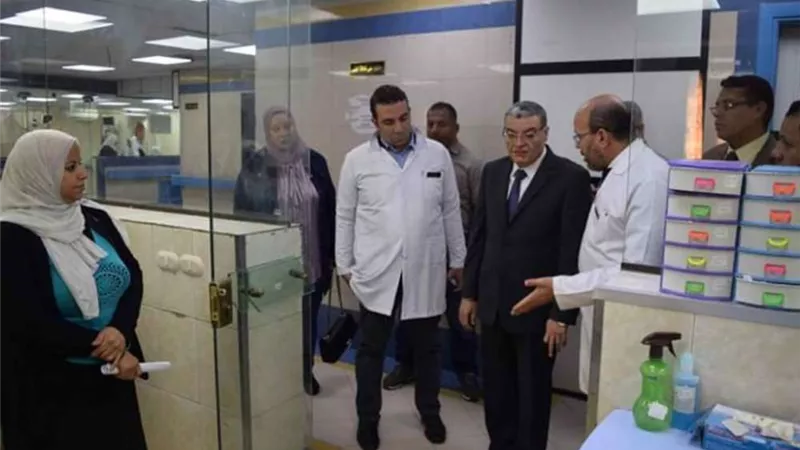 محافظ المنيا يتفقد مستشفى التأمين الصحي ويوجه بتوفير جهاز قسطرة القلب