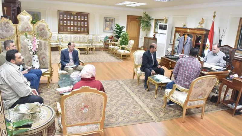 محافظ أسيوط يستعرض معدلات الأداء في منظومتي التقنين والتصالح في مخالفات البناء