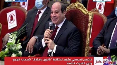 الرئيس السيسى يوجة التحية لـ أول بطلة من قصار القامة في رفع الأثقال