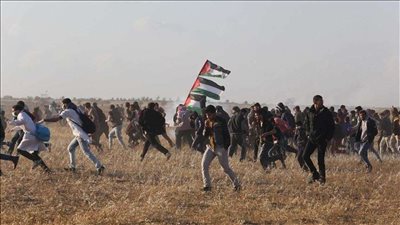 بالصور.. الفلسطينيون يتحدون الاحتلال في جمعة 