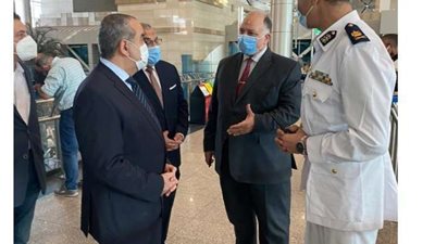 وزير الطيران يفتتح فرع الأسواق الحرة الجديد بالممشى السياحي في الغردقة