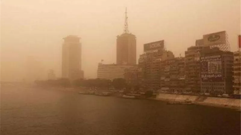 الأرصاد تحذر المواطنين من الرمال المحملة بالأتربة على القاهرة