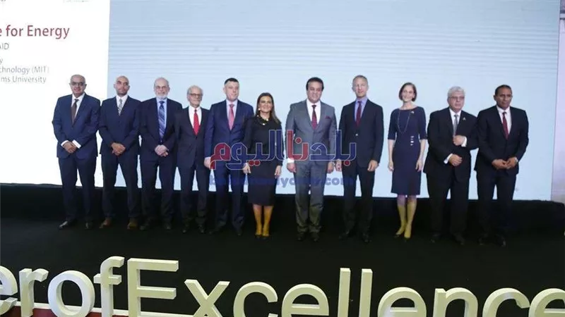 وزير التعليم العالي يفتتح مركز التميز في الطاقة بجامعة عين شمس