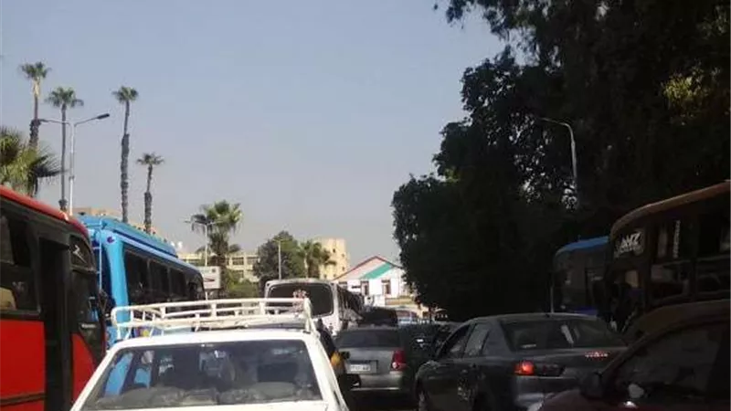 النشرة المرورية: كثافات متوسطة بمحاور وطرق القاهرة والجيزة