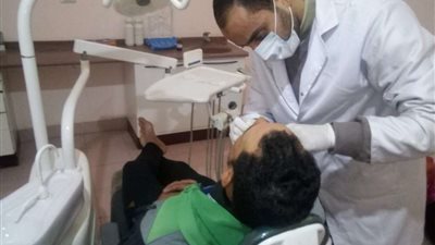 الكشف على 1612 في قافلة طبية مجانية بقرية 