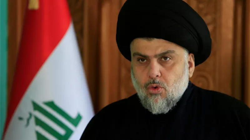 طائرة مسيرة تقصف منطقة إقامة مقتدى الصدر في النجف