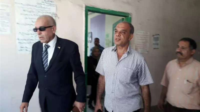 تعليم بنها يجري عمليات تطهير لفصول مدرسة 