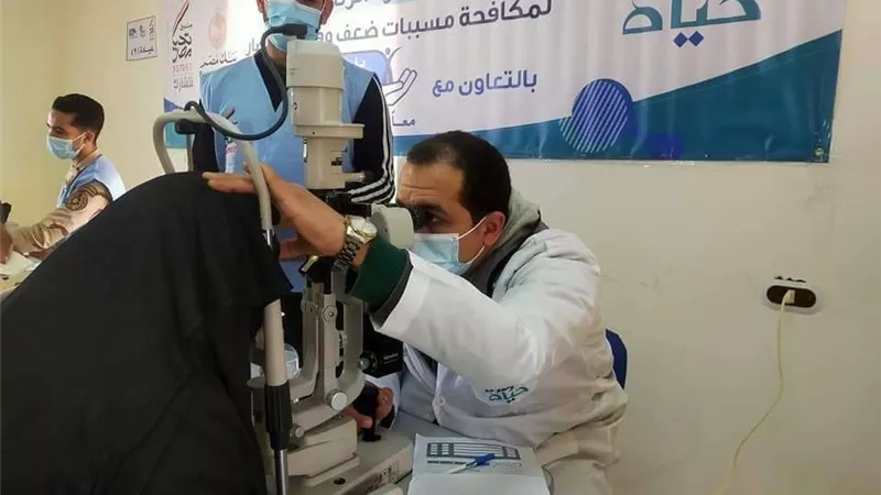 قوافل مبادرة نور حياة تجري كشف الرمد على 2400 مواطن بالضبعة والعلمين