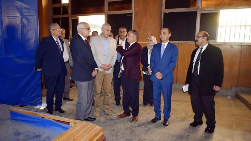 رئيس جامعة المنصورة يتفقد عمليات التطوير بالمنشآت الجديدة بكلية التجارة