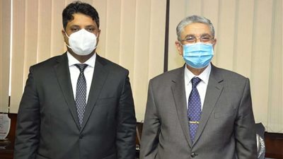 وزير الكهرباء والطاقة المتجددة المصرى يجتمع  مع نظيره اليمني