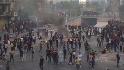 تظاهرات حاشدة في بغداد والبرلمان يصوت على مشروع الانتخابات
