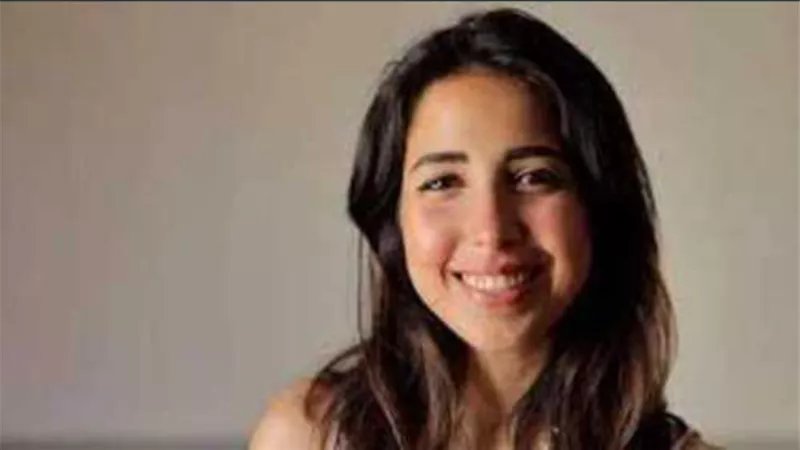 مطربة شابة ابنة فنانة كبيرة  تتعرض للتحرش على يد عازف شهير