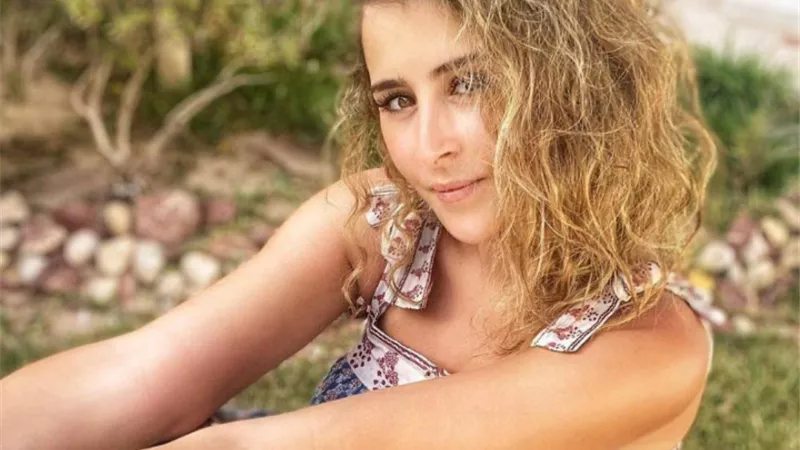 شبيهة سعاد حسني ونجلاء فتحي.. تعرف عليها