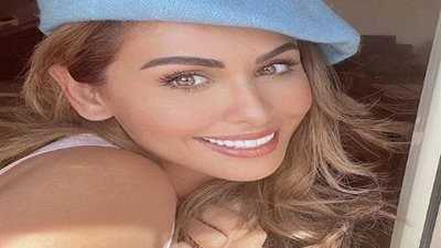 بالأحمر الناري.. مي سليم تحتفل بالكريسماس| صور