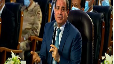 ده في اكتئاب دائم من اللي بنعمله فيه.. الرئيس السيسي يُمازح وزير المالية