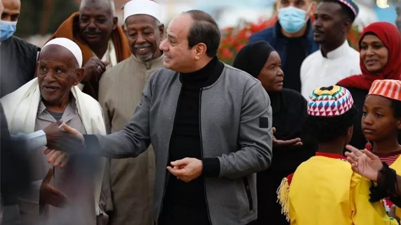بالصور.. الرئيس السيسي يزور قرية غرب سهيل بأسوان في إطار مبادرة 