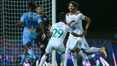 قمة مرتقبة بين الشباب والأهلي بالدوري السعودي.. الموعد والقنوات الناقلة