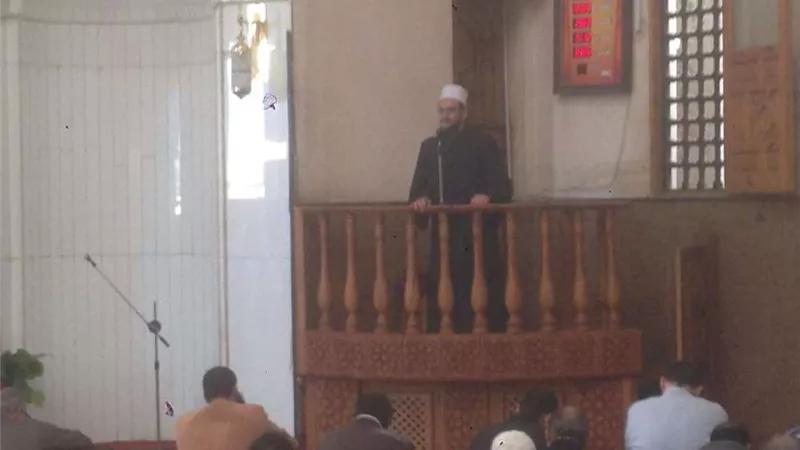 خطبة الجمعة.. مقارنةبين العلماء المتقين وعلماء الفتنة