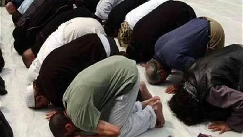 ما حكم الشرع في عدم الذهاب إلى المسجد بسبب شدة المطر؟.. الأزهر يجيب