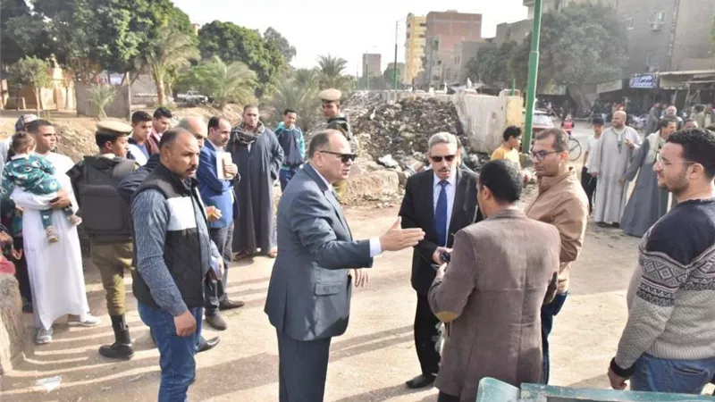 محافظ أسيوط يتفقد قرية كوم أبوشيل ومدينة أبنوب